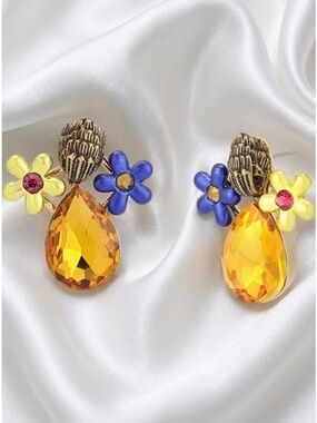NWT Kurt Geiger Eagle's Head Crystal Flower Stud Earrings
